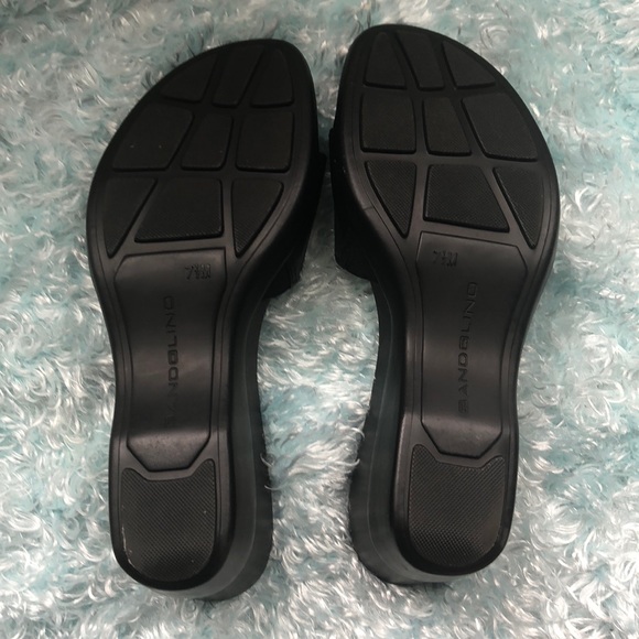 NEW Wedge Sandal - Picture 2 of 4